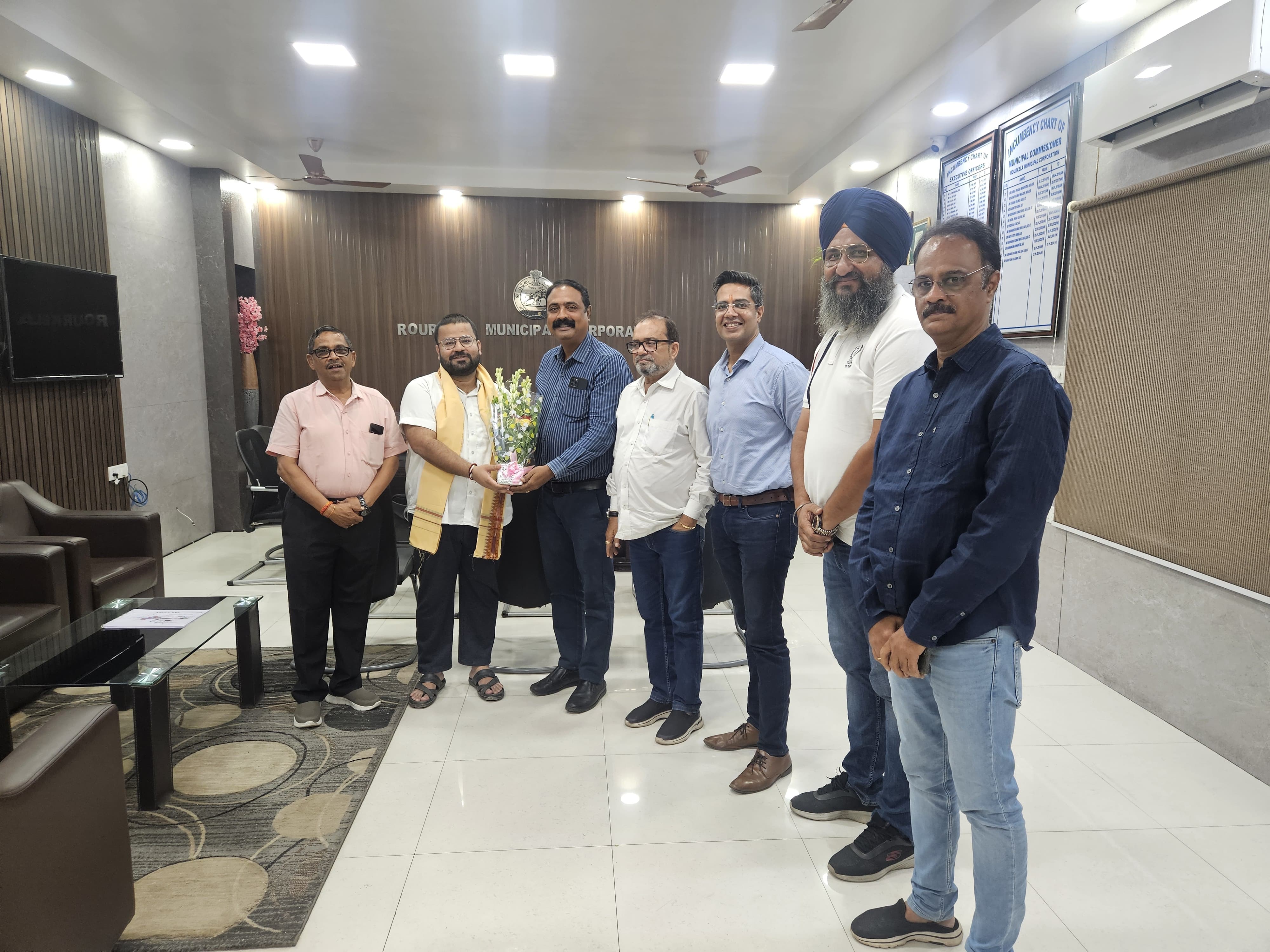 President Sri Moloy Mandal, along with GS Sri Shubham Kapoor, Former Presidents Sri Subrata Pattnaik and Sunil Kayal, Secy. Civic Amenities Sri Gurinder Singh, and EC Member Sri Praveen Jain, had a courtesy meeting with Sri Shubhankar Mohapatra, IAS, Collector & District Magistrate, Sundargarh, 